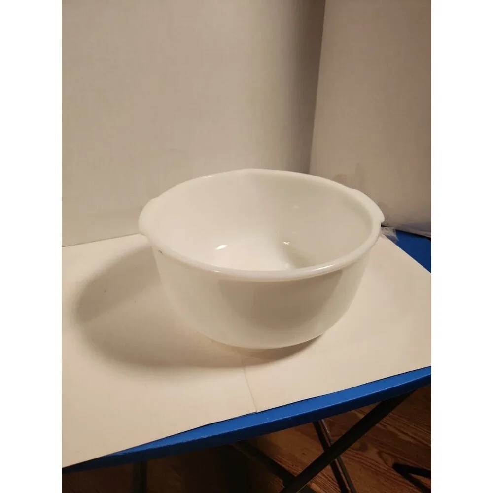 Vintage‎ Fire King Mixing Bowl  for Sunbeam White Milk Glass Spouted BAKING